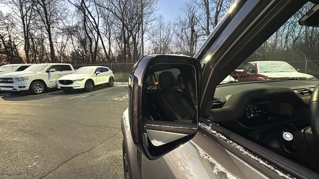 2022 Land Rover Defender X-Dynamic SE Image 16 of 37