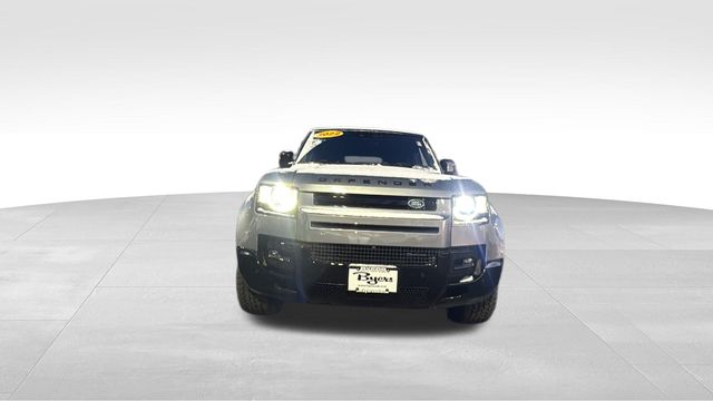 2022 Land Rover Defender X-Dynamic SE Image 4 of 37