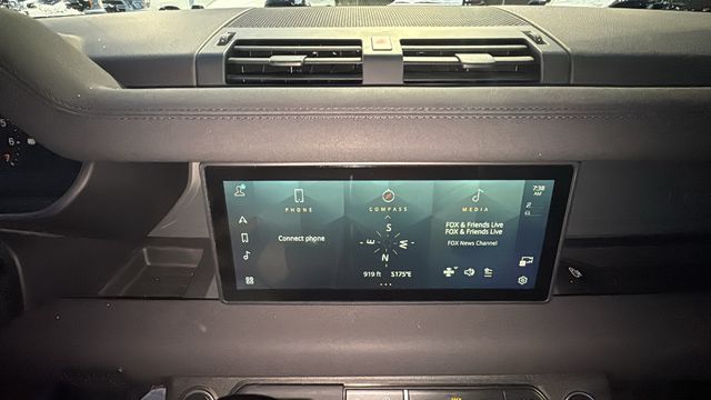 2022 Land Rover Defender X-Dynamic SE Image 19 of 37