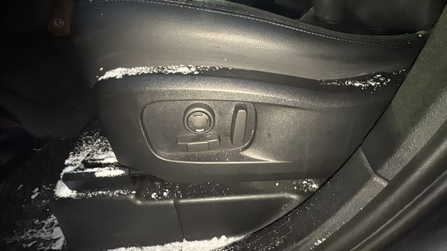 2022 Land Rover Defender X-Dynamic SE Image 31 of 37