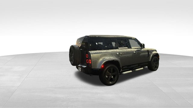 2022 Land Rover Defender X-Dynamic SE Image 6 of 37