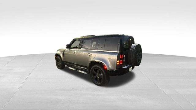 2022 Land Rover Defender X-Dynamic SE Image 7 of 37