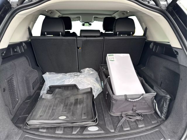Vehicle image 18 of 28