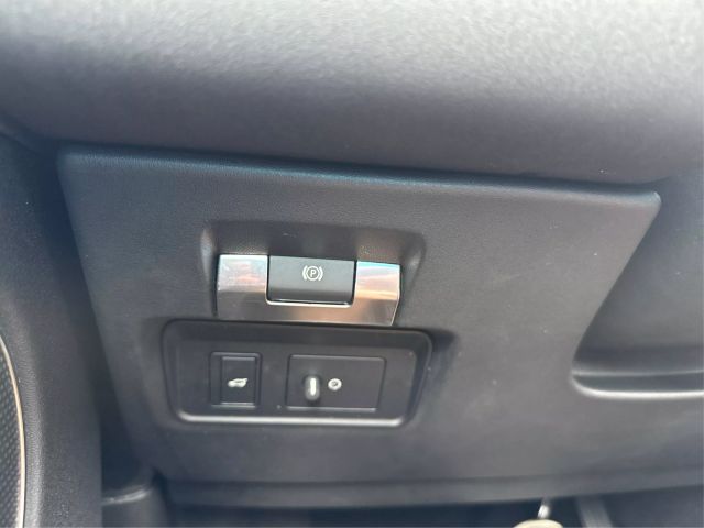 Vehicle image 25 of 28