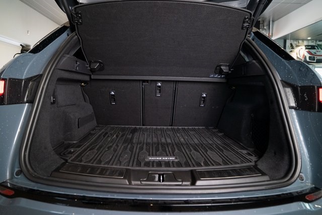 2022 Land Rover Range Rover Evoque R-Dynamic SE Image 7 of 33