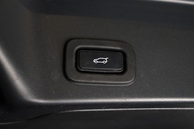 2022 Land Rover Range Rover Evoque R-Dynamic SE Image 22 of 33