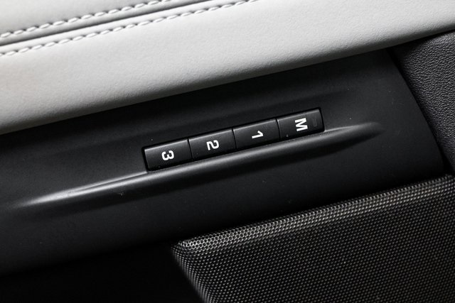 2022 Land Rover Range Rover Evoque R-Dynamic SE Image 30 of 33