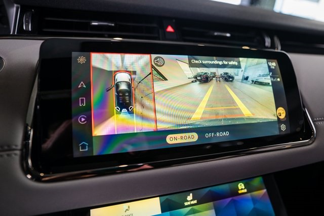 2022 Land Rover Range Rover Evoque R-Dynamic SE Image 19 of 33