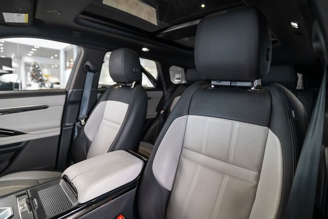 2022 Land Rover Range Rover Evoque R-Dynamic SE Image 11 of 33