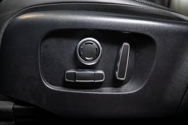 2022 Land Rover Range Rover Evoque R-Dynamic SE Image 26 of 33