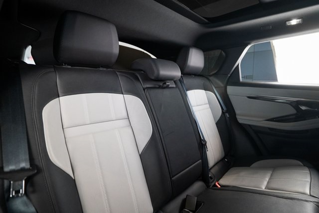 2022 Land Rover Range Rover Evoque R-Dynamic SE Image 8 of 33