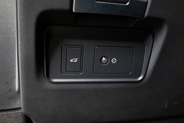 2022 Land Rover Range Rover Evoque R-Dynamic SE Image 23 of 33