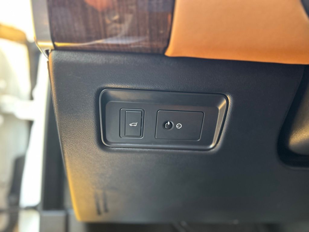 2022 Land Rover Range Rover Sport HSE Dynamic Image 25 of 29