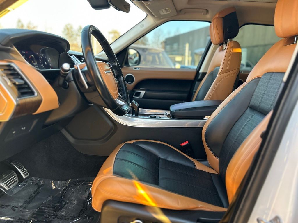 2022 Land Rover Range Rover Sport HSE Dynamic Image 14 of 29