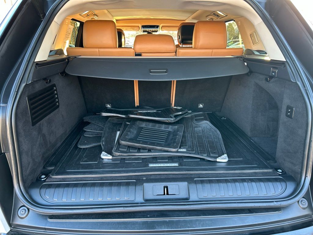 2022 Land Rover Range Rover Sport HSE Dynamic Image 7 of 29