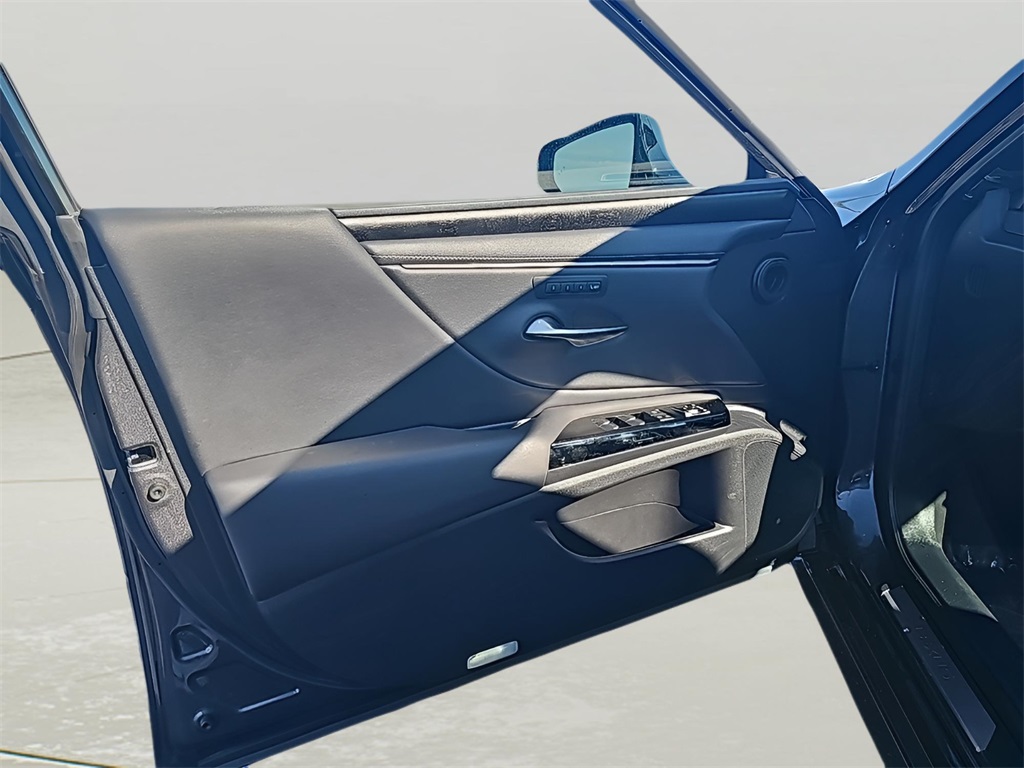 2022 Lexus ES 350 Image 28 of 38