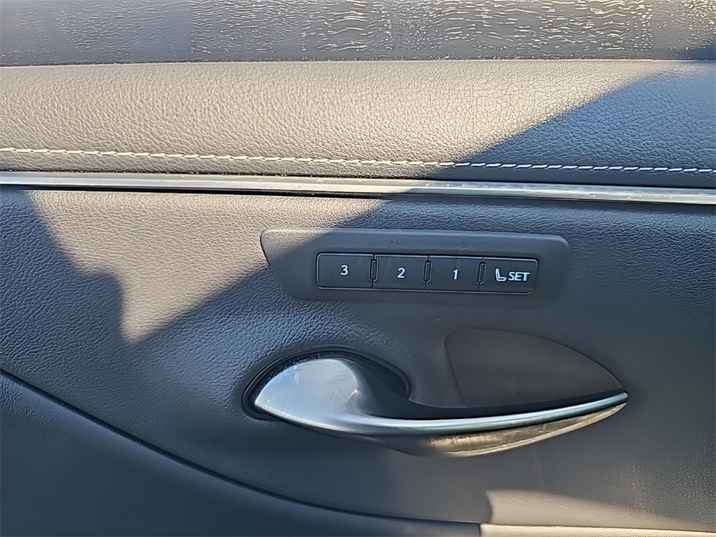 2022 Lexus ES 350 Image 23 of 38