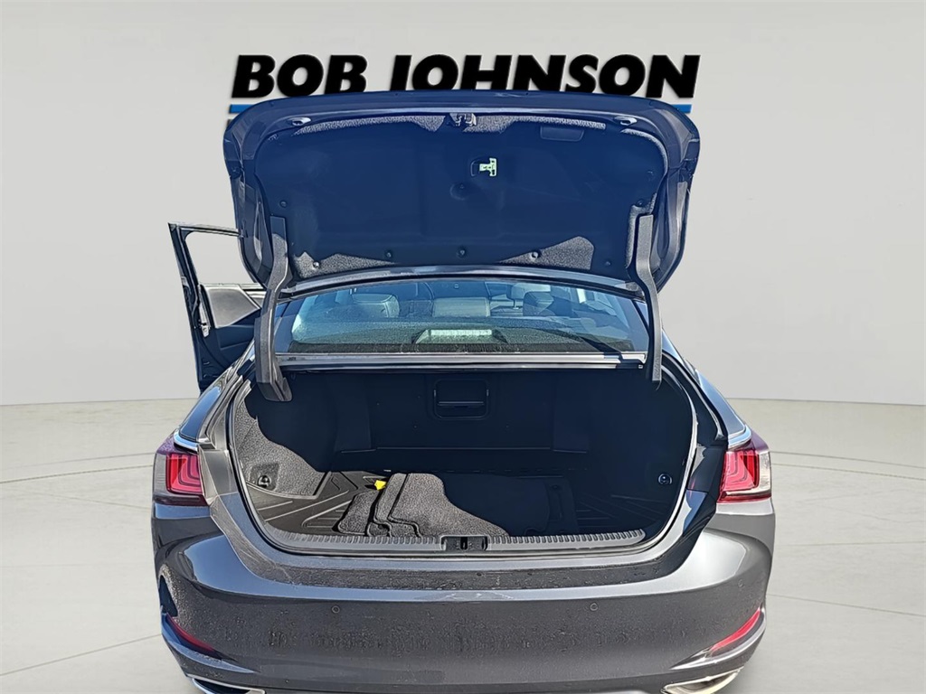 2022 Lexus ES 350 Image 10 of 38