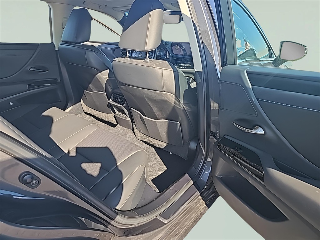 2022 Lexus ES 350 Image 29 of 38