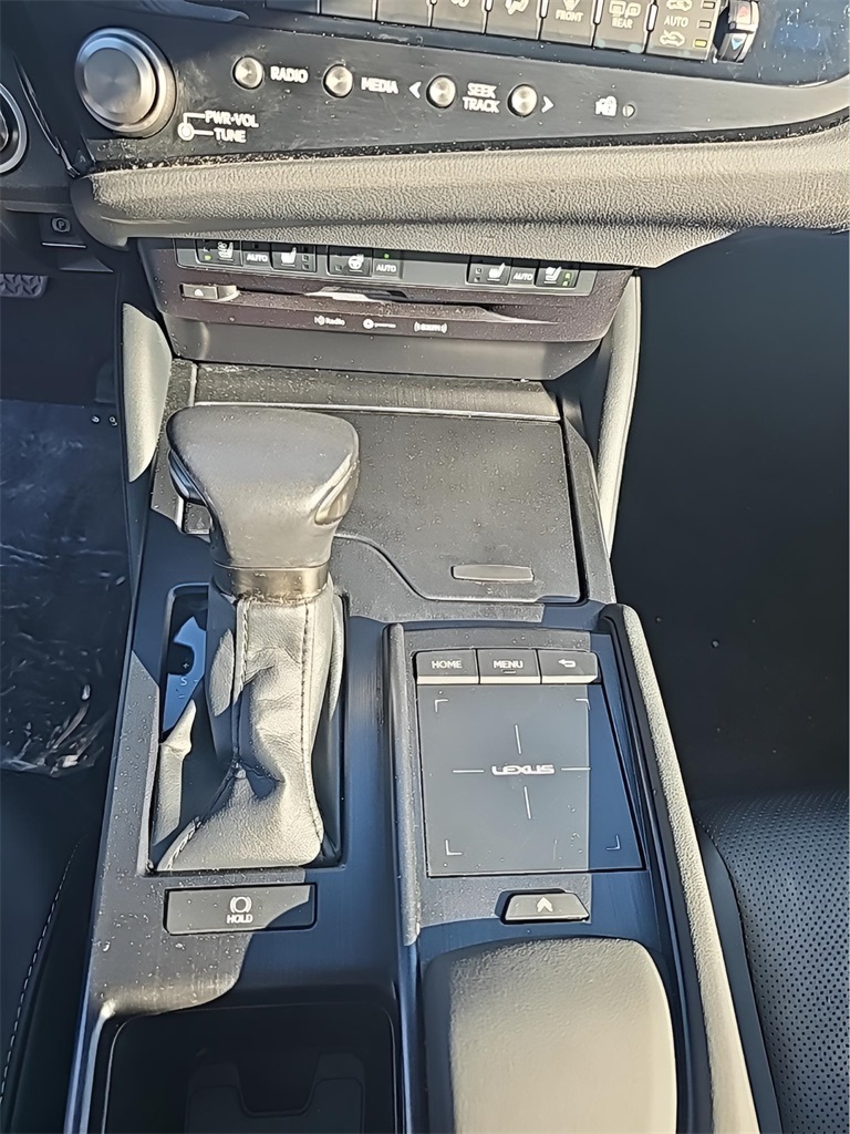 2022 Lexus ES 350 Image 22 of 38