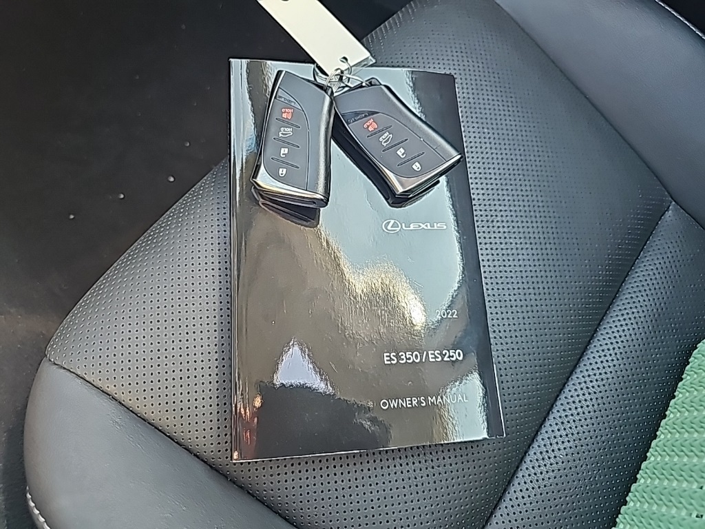 2022 Lexus ES 350 Image 24 of 38