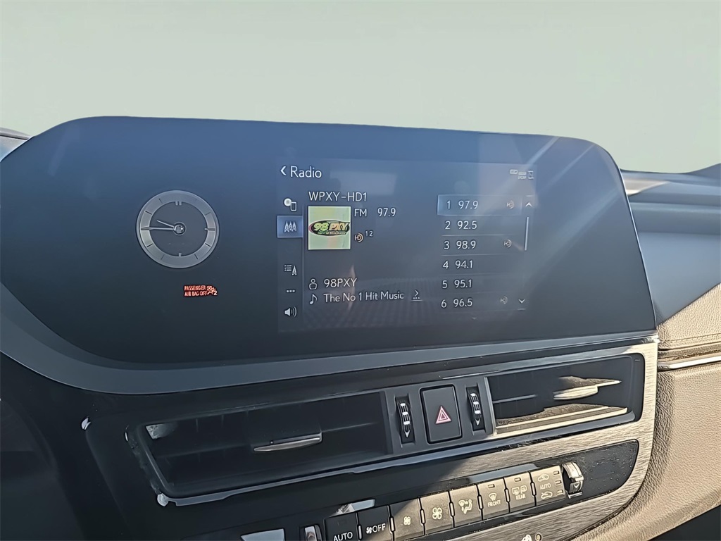 2022 Lexus ES 350 Image 18 of 38