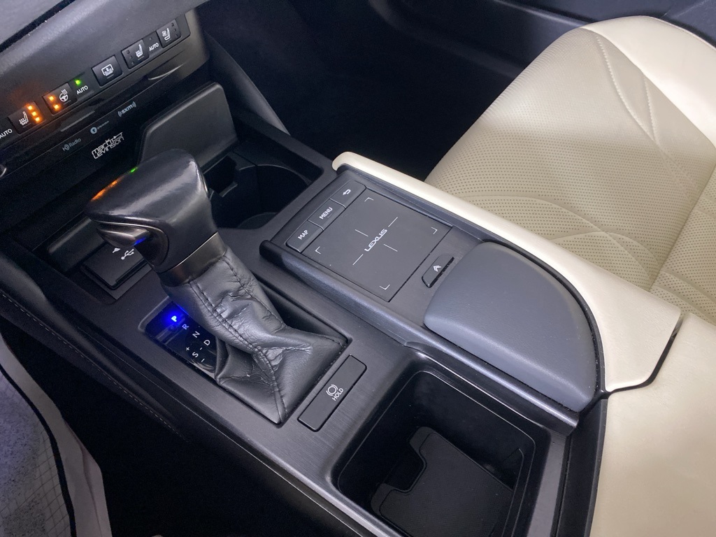 2022 Lexus ES 350 Ultra Luxury Image 23 of 35