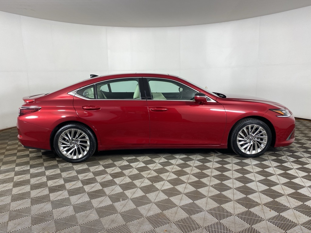 2022 Lexus ES 350 Ultra Luxury Image 4 of 35