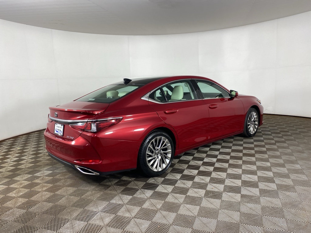 2022 Lexus ES 350 Ultra Luxury Image 5 of 35