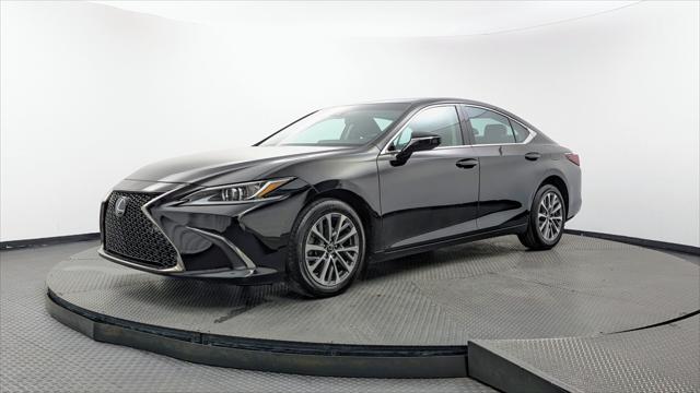 2022 Lexus ES 250 Image 2 of 32