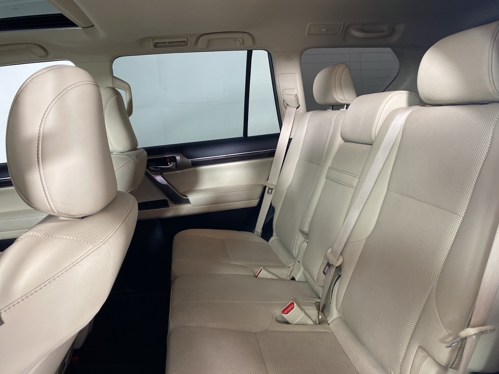 2022 Lexus GX 460 Premium Image 13 of 37