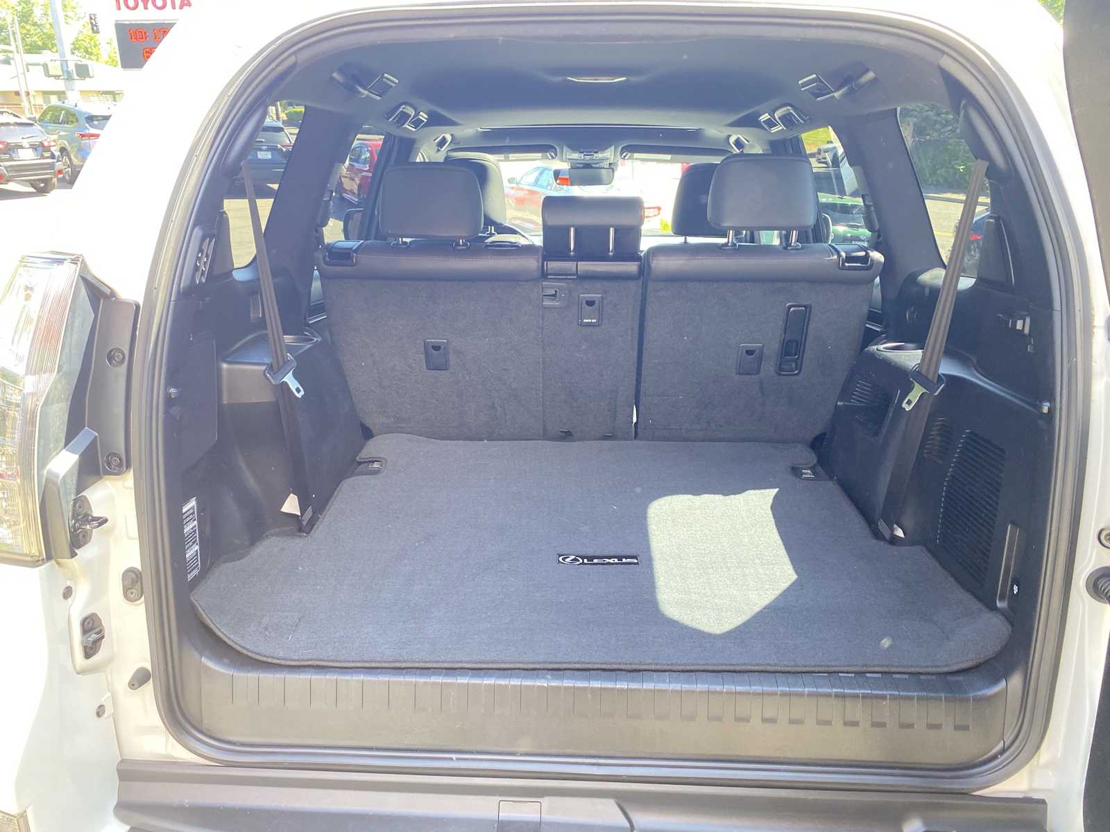 2022 Lexus GX 460 Premium Image 8 of 28