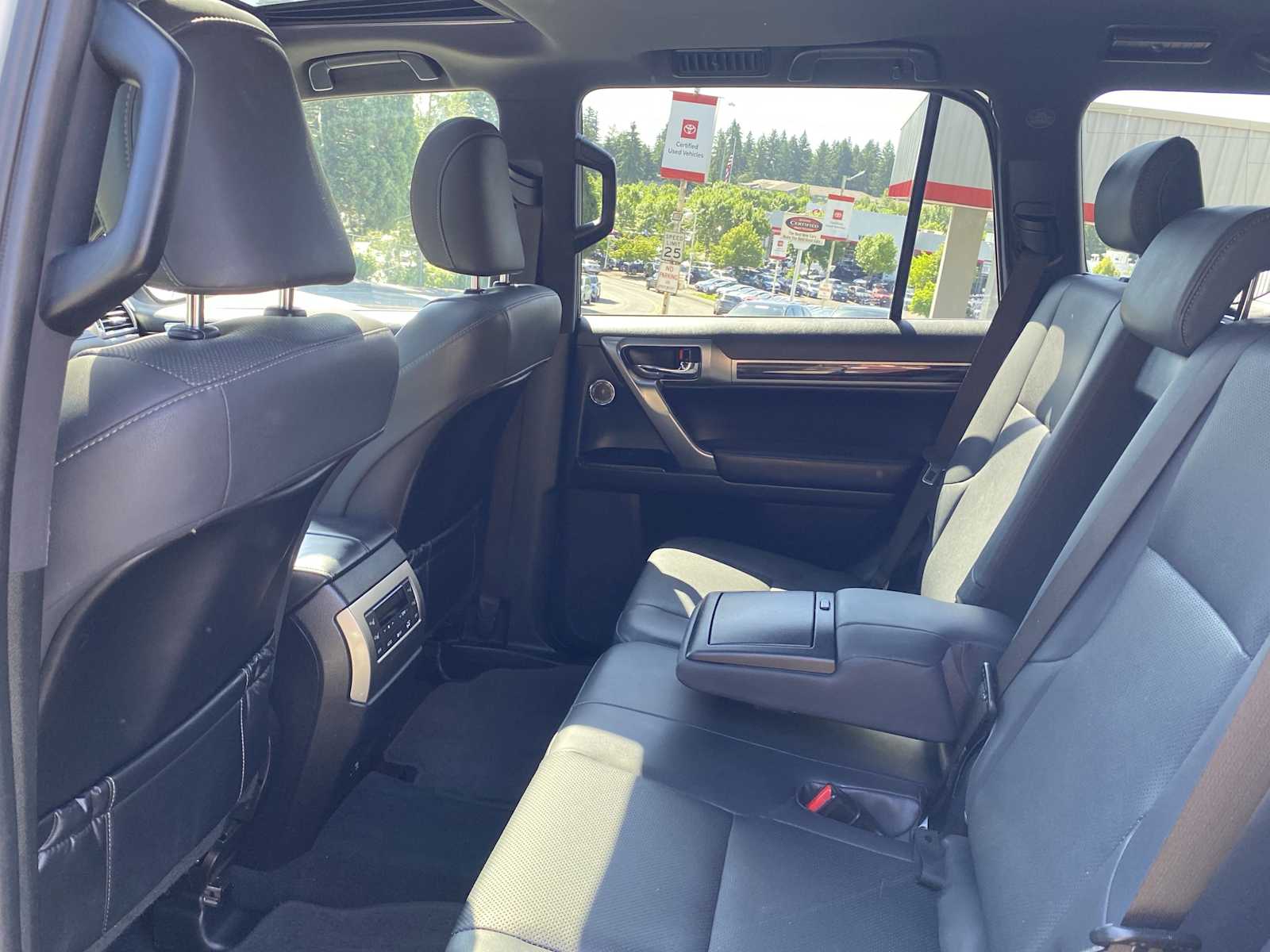 2022 Lexus GX 460 Premium Image 15 of 28