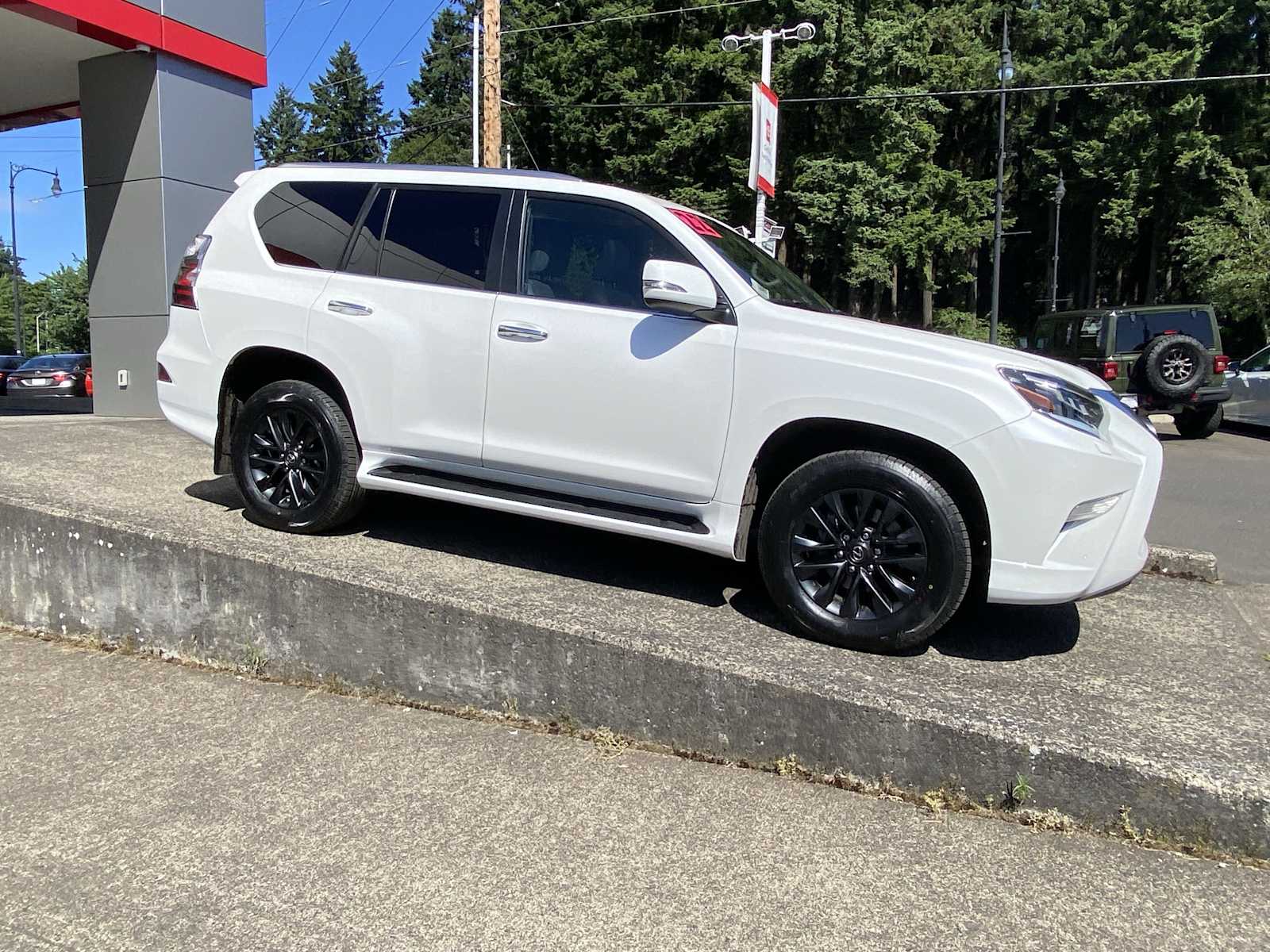 2022 Lexus GX 460 Premium Image 5 of 28