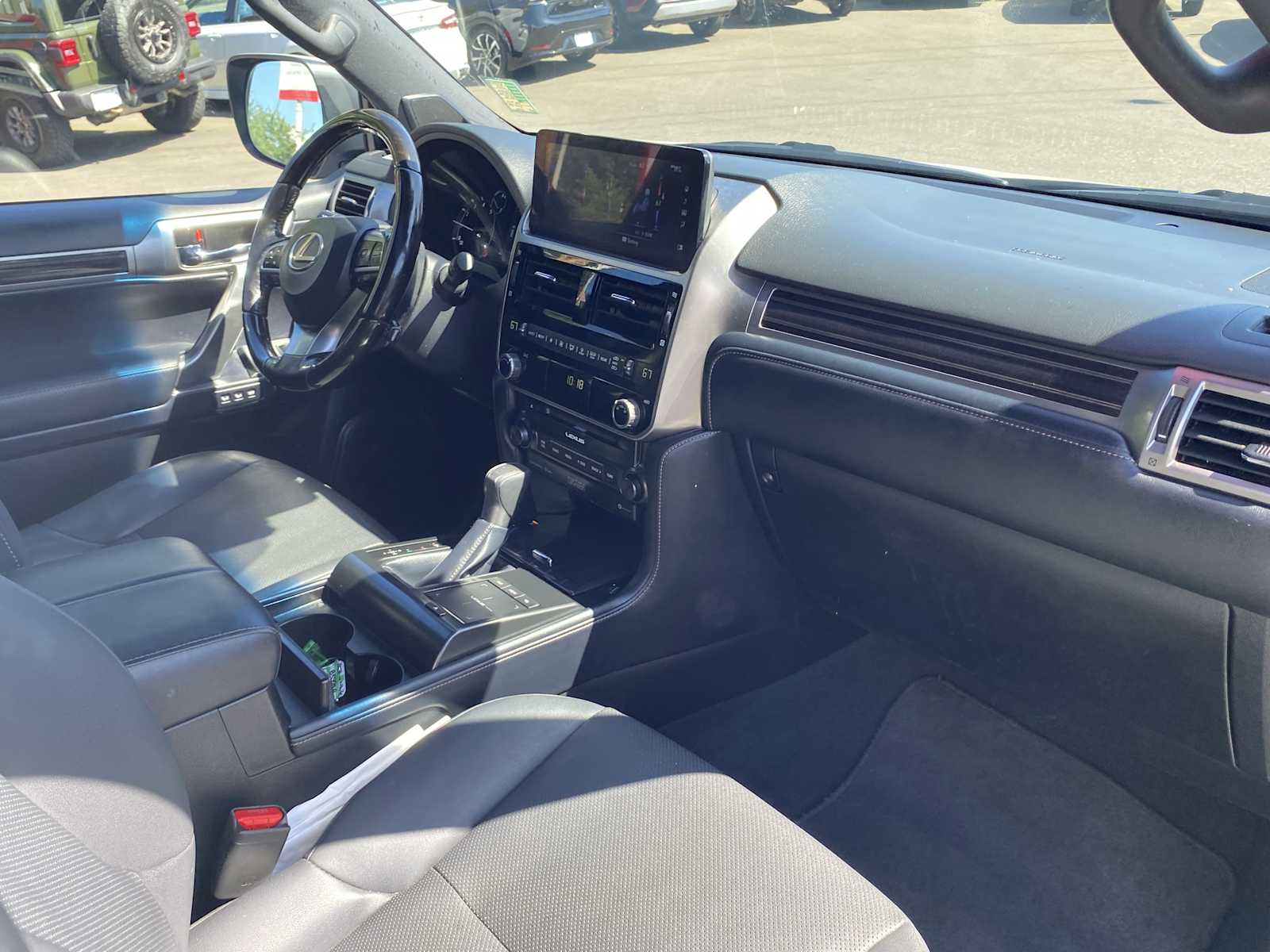 2022 Lexus GX 460 Premium Image 17 of 28