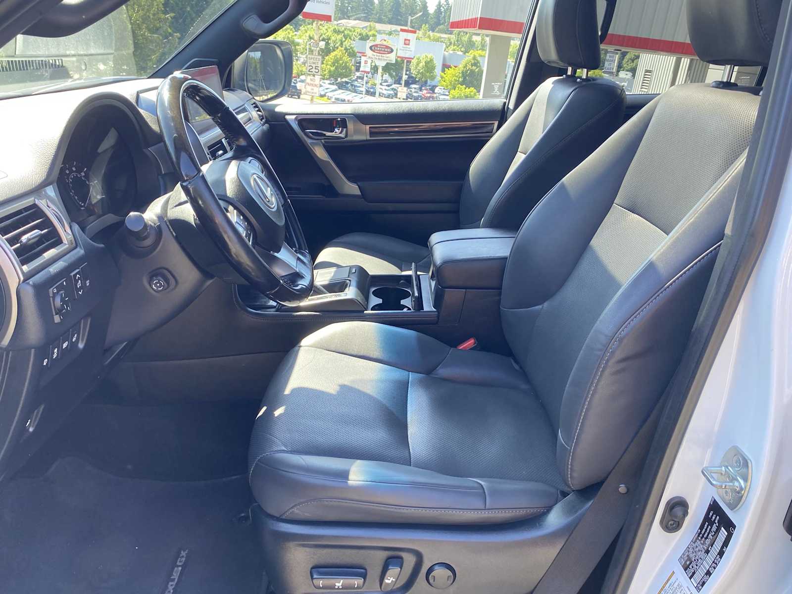 2022 Lexus GX 460 Premium Image 13 of 28