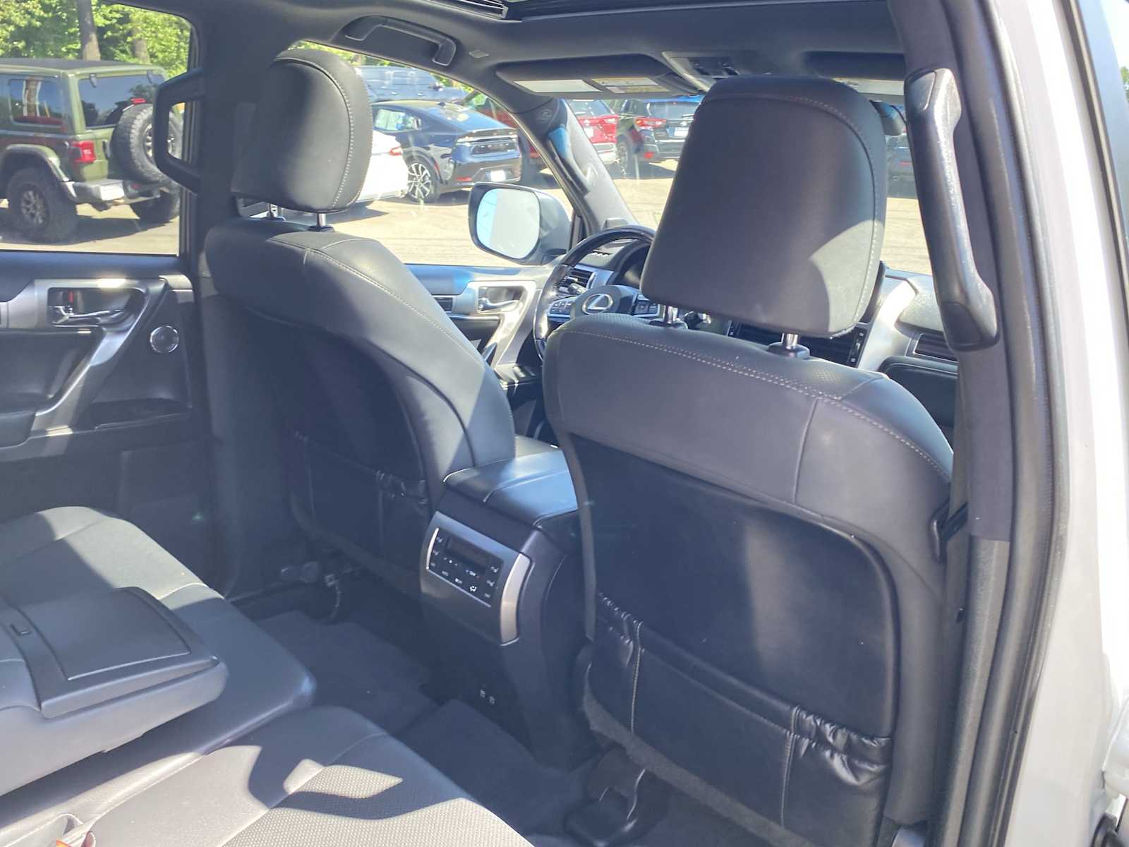 2022 Lexus GX 460 Premium Image 19 of 28