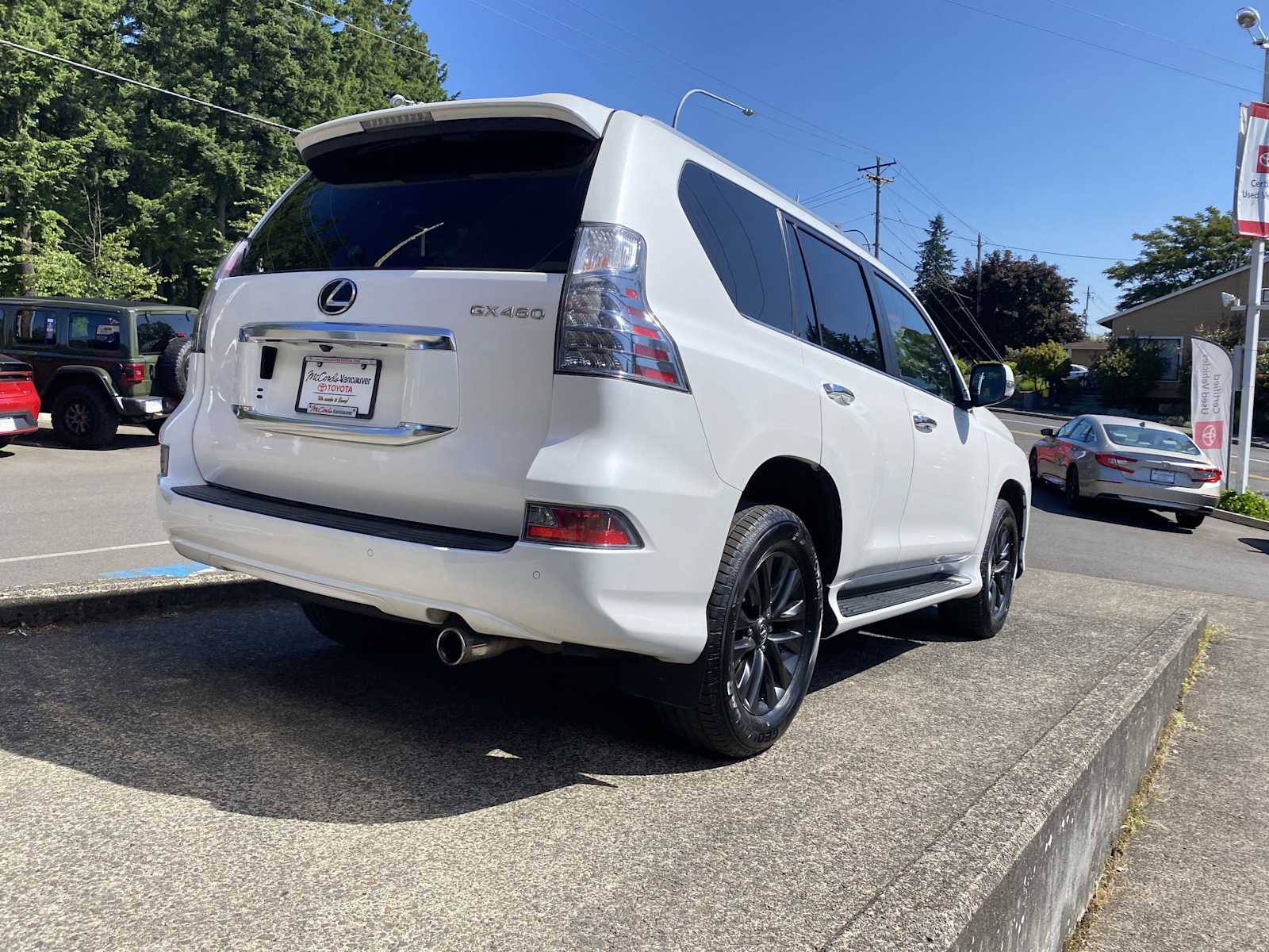 2022 Lexus GX 460 Premium Image 6 of 28