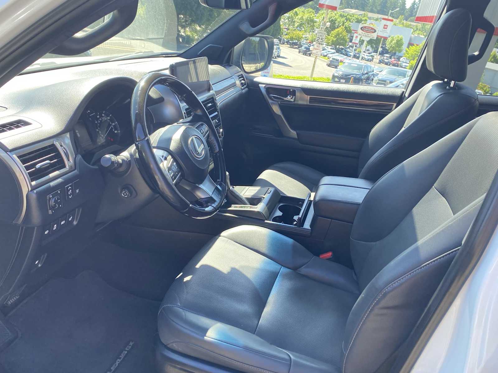 2022 Lexus GX 460 Premium Image 12 of 28