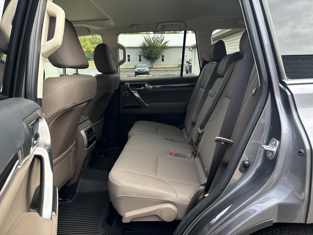2022 Lexus GX 460 Premium Image 13 of 32