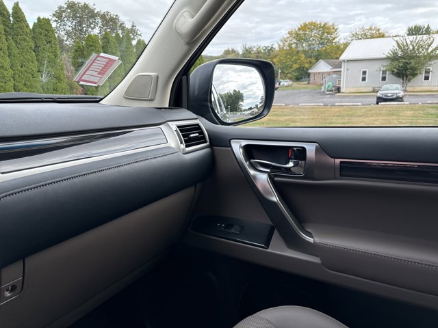 2022 Lexus GX 460 Premium Image 16 of 32