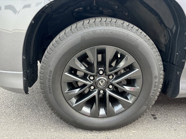 2022 Lexus GX 460 Premium Image 8 of 32