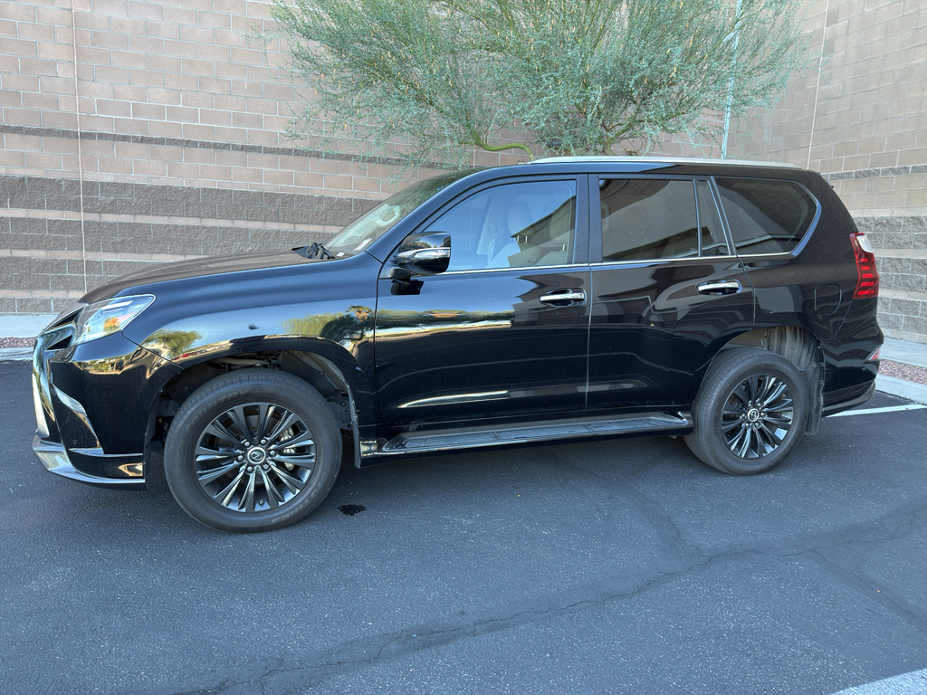 2022 Lexus GX 460 Premium Image 2 of 33