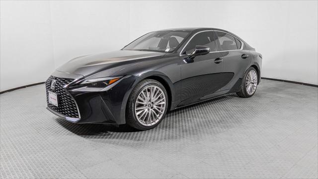 2022 Lexus IS 300 Image 2 of 36