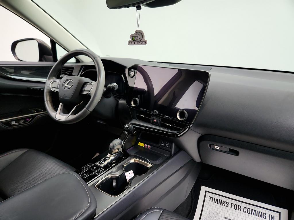 Vehicle image 27 of 41