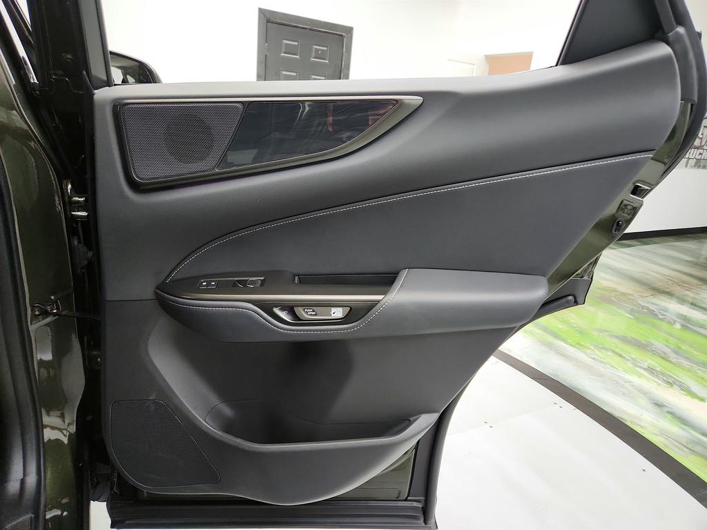 Vehicle image 36 of 41