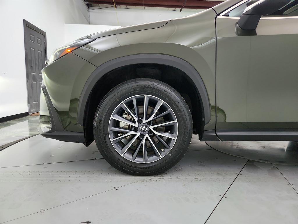 Vehicle image 21 of 41