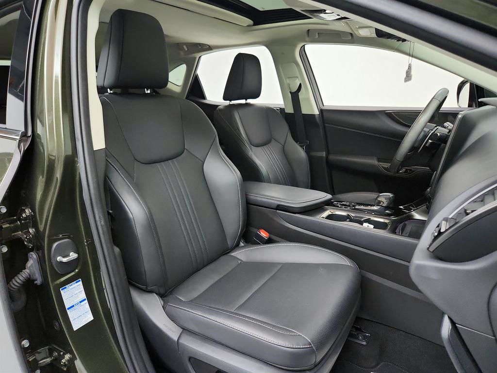Vehicle image 24 of 41