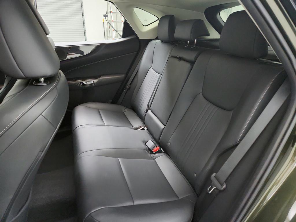 Vehicle image 23 of 41