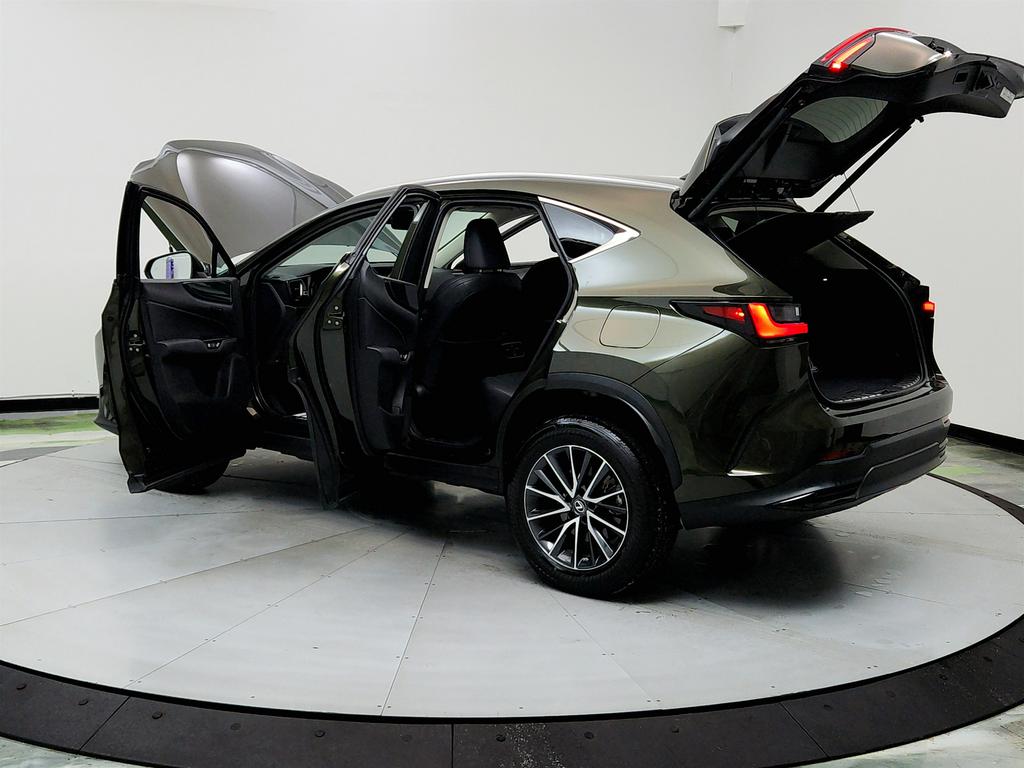 Vehicle image 16 of 41